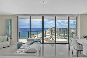 Modern Three-Bedroom Beachside Retreat With Panoramic Views