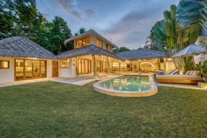 Villa Barcelona - Private 5 BDR Villa in Seminyak, Best Location, large Pool & Garden