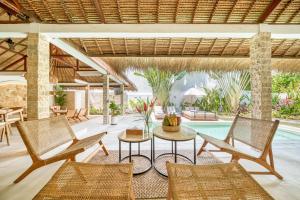 Villa Barcelona - Private 5 BDR Villa in Seminyak, Best Location, large Pool & Garden