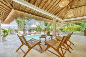 Villa Barcelona - Private 5 BDR Villa in Seminyak, Best Location, large Pool & Garden