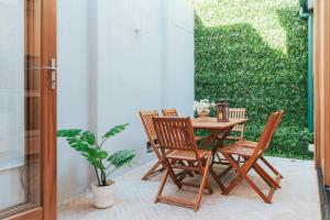 2 Bedroom Apartment Darlinghurst with Patio Access