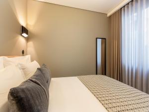 Spacious 4-Bedroom Apartment in Porto