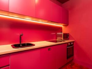 Spacious 4-Bedroom Apartment in Porto