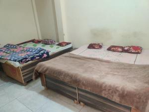2BHK Brijwasi Homestay Near Bake Bihari Mandir 500 Mtr