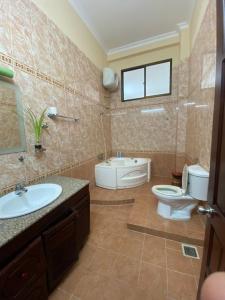 villa khu biệt thự hồ bơi lạc long quân yên tĩnh