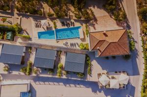 Panorama mobile homes mit Pool am Meer