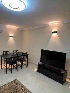 Lovely 2BR Apartment in Almazah