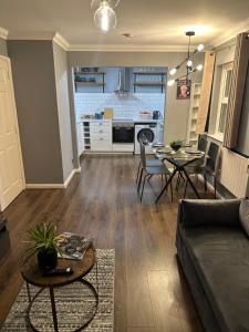 Free Parking - 4 Beds - Great Transport