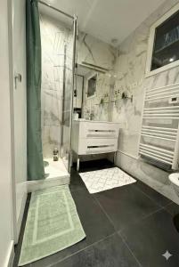 T2 de Charme Entièrement Rénové - Centre Ville