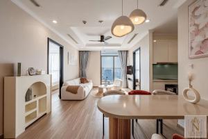 The Grand Landmark Empire Saigon Suites