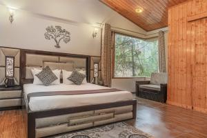 The Maharaja Retreat I Jacuzzi I Vacations l Pet friendly & 3 Bedroom Villa I Family Events I Sky Bonfire I Kasauli By Exotic Stays