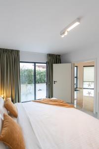 Zuri-Spacious 2BR Private House near Brasov with Parking,Ideal for Families Couples