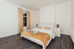 Stylish 3 Bed Home with 4 beds- 5 Min walk From Anfield Stadium