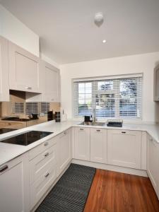 Premium 4BR I Near Golf Course I Fast Wi-Fi & Free Parking