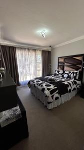 Lilies and Leopards Holiday Home B & B