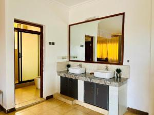 Nokras SilverOak Hotel, Embu