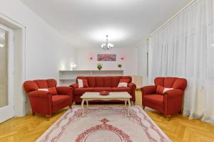 Walter Grand Suite with Balcony and Free Parking