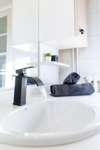 Le Léo - Terrasse, Parking, Piscine, Netflix