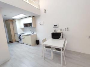 SEOUL STAYS at Gimpo Airport