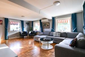 Workers Home - 8 Beds - Free Parking - Near Volvo