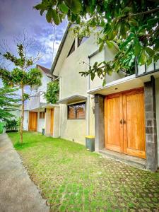 Three Mezzanine Bali B