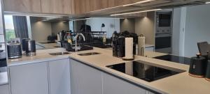 Ellipse Waterfall City Luxury Apartment - Bigger Apartment than Most - Middle floor