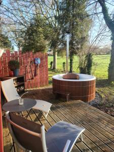 le cocon damour " Roulotte avec bain nordique privée"