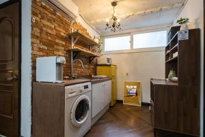 Private local, artsy, urban trekking, 낙산공원 MODA