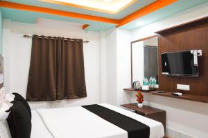 Hotel O by OYO The Royal Velvet