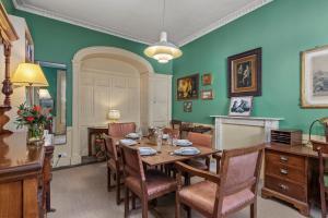 2 Olive Buildings - Within the Town Walls