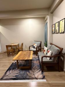 Paramount Apartment & Rooms