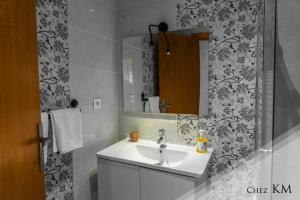 Modern seaside apartment