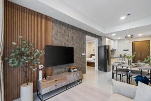 Soho Residence and Apartments by Acacia Living - City Center District 1 - Near Bui Vien