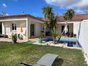 Coté piscine Villa plain pied