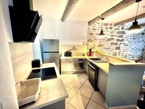 Charming house in Pezenas with garage and patio