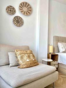 Renovated studio with Communal Pool & Close to beach