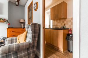Cosy Haworth Cottage with Garden and Valley Views