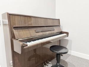 Families & Groups 4 Bedrooms 6 Guests