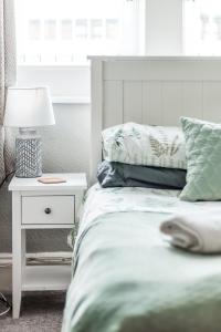 Haworth Stone Cottage with Log Burner and Valley Views