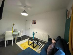 Modern 6BR Home Salford Manchester Sleeps 13