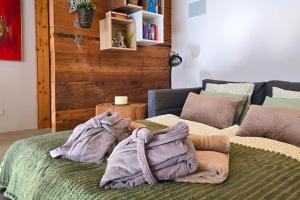 Alpine Design-Wohnung mit freistehender Badewanne in Saas-Grund