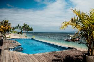 Blue Harbor Beachfront Villas & Resto