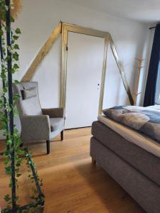 statt HOTEL - individuelle, gemütliche Dachgeschoßwohnung zum wohlfühlen - im Herzen Oldenburg