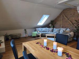 statt HOTEL - individuelle, gemütliche Dachgeschoßwohnung zum wohlfühlen - im Herzen Oldenburg