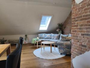 statt HOTEL - individuelle, gemütliche Dachgeschoßwohnung zum wohlfühlen - im Herzen Oldenburg