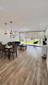 PH tipo casa, con parque y pileta, en La Plata , barrio norte