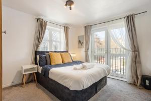 Designer Flat 4Bed Flat by River - Free Parking
