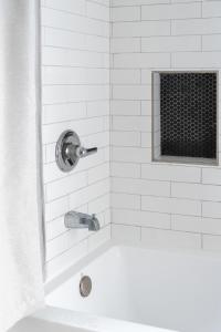 Big Easy Bungalow - Walk to the Canal Streetcar