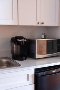 Big Easy Bungalow - Walk to the Canal Streetcar