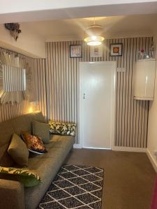 "The Quirky" Seafront Apartment